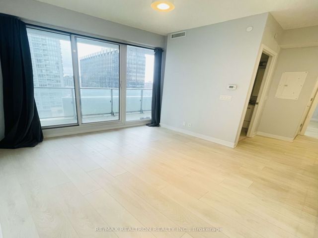 1007 - 2221 Yonge St