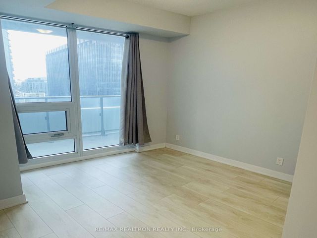 1007 - 2221 Yonge St