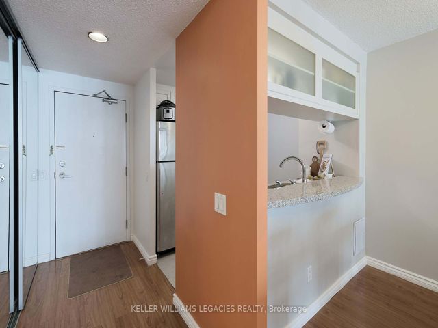 1203 - 7 Bishop Ave