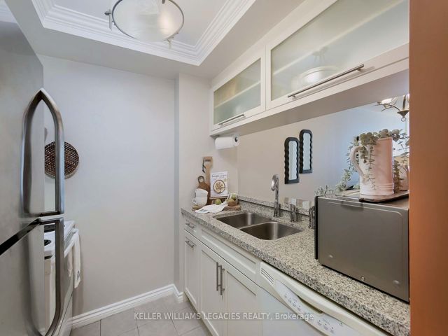 1203 - 7 Bishop Ave