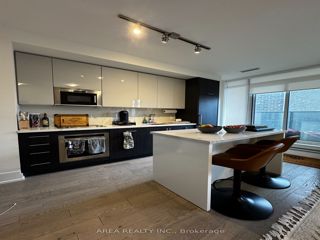 203 - 330 Richmond St W