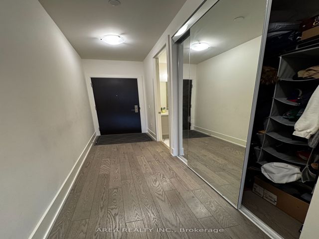 203 - 330 Richmond St W