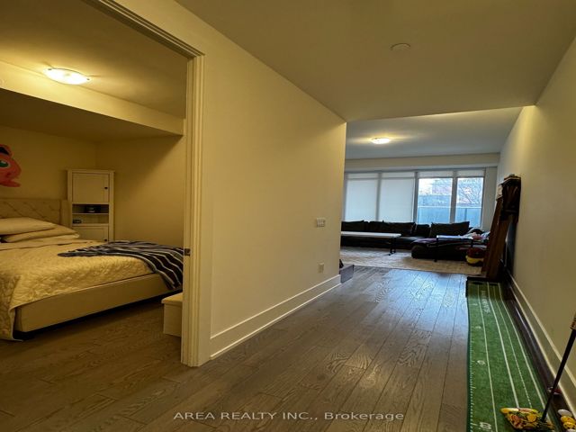 203 - 330 Richmond St W