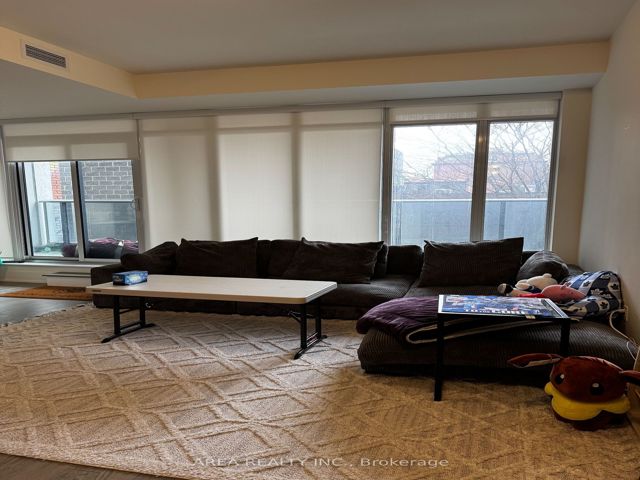 203 - 330 Richmond St W