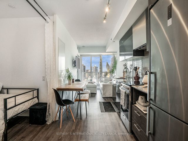 3206 - 251 Jarvis St