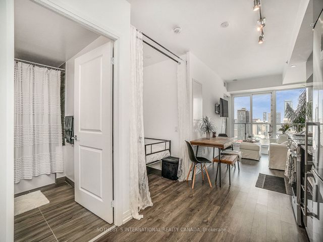 3206 - 251 Jarvis St