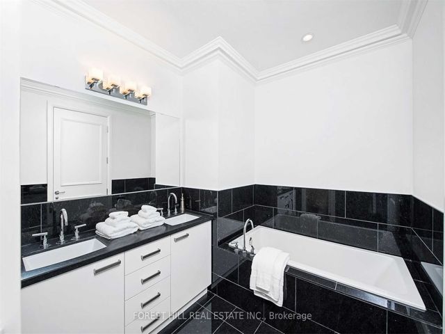 4202 - 311 Bay St