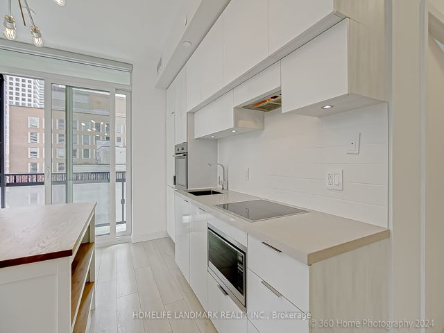 508 - 8 Eglinton Ave E