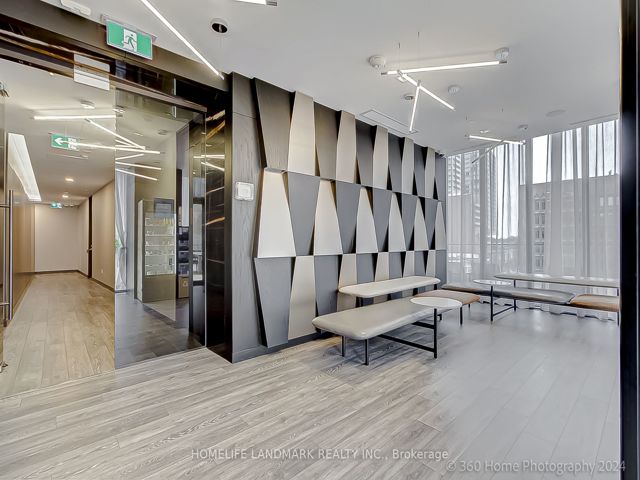 508 - 8 Eglinton Ave E
