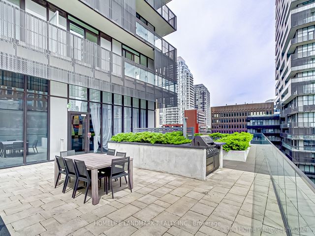 508 - 8 Eglinton Ave E