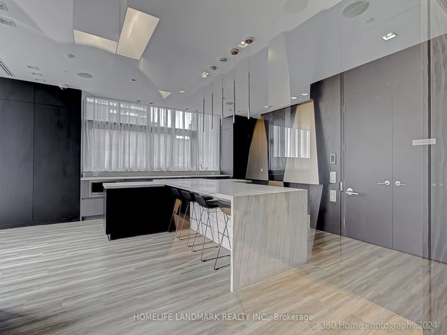 508 - 8 Eglinton Ave E