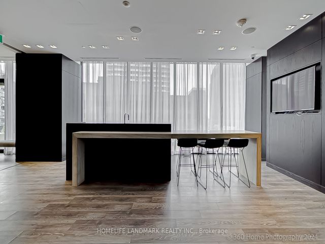 508 - 8 Eglinton Ave E