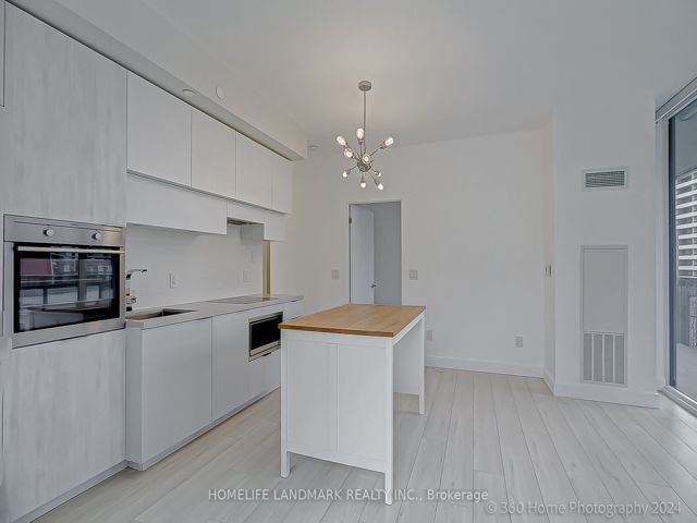 508 - 8 Eglinton Ave E