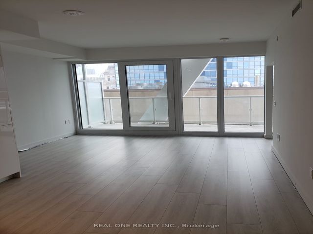 1733 - 230 Simcoe St