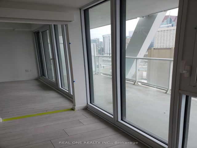 1733 - 230 Simcoe St