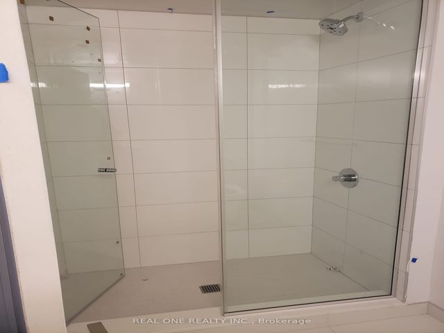 1733 - 230 Simcoe St
