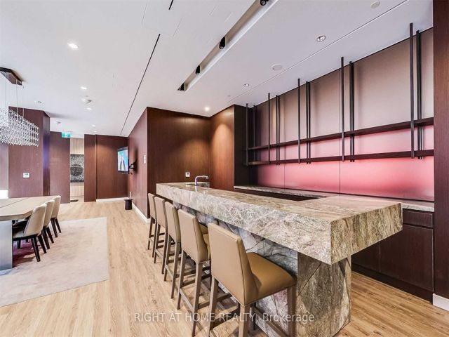 1107 - 576 Front St W