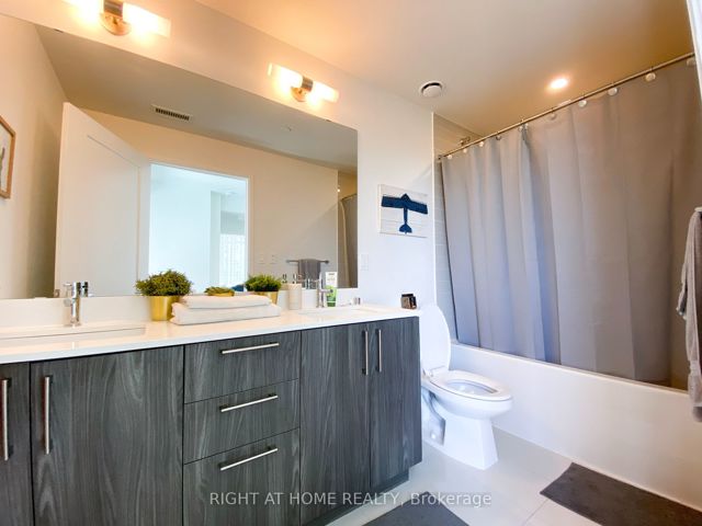 1107 - 576 Front St W