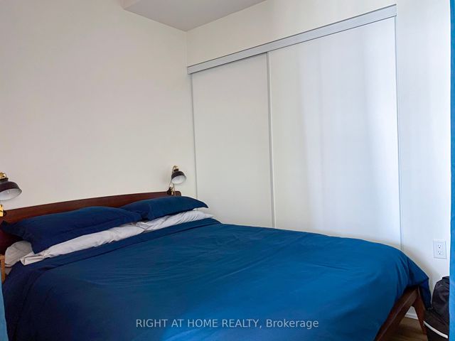 1107 - 576 Front St W