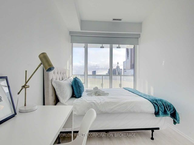 5206 - 197 Yonge St