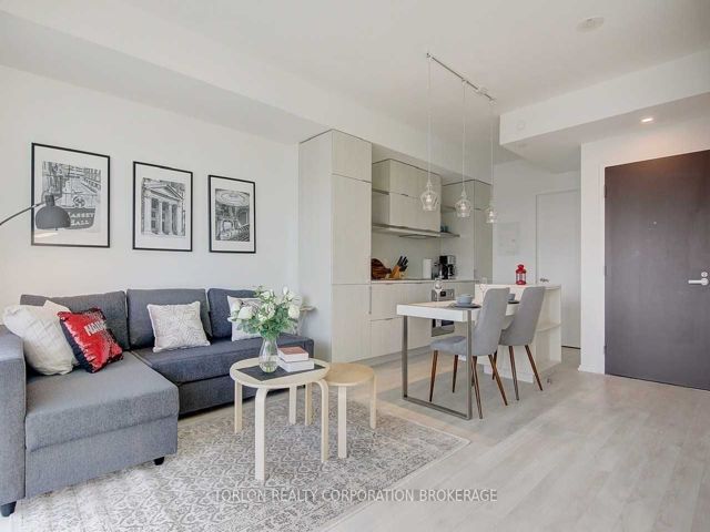 5206 - 197 Yonge St
