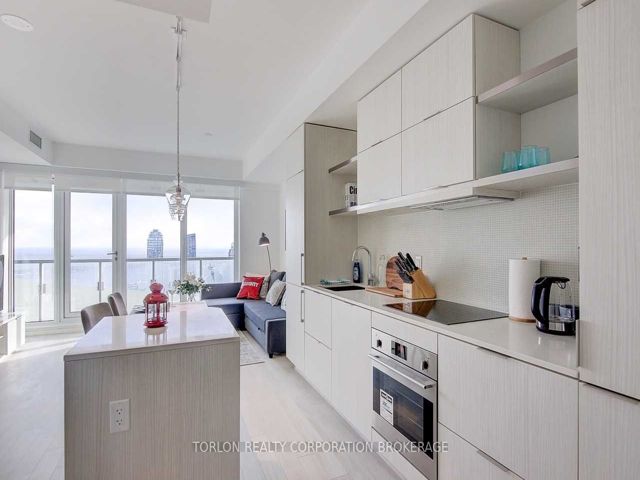5206 - 197 Yonge St