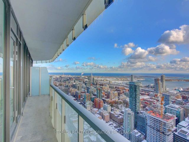 5206 - 197 Yonge St