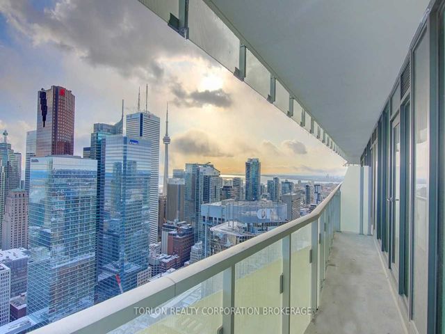 5206 - 197 Yonge St