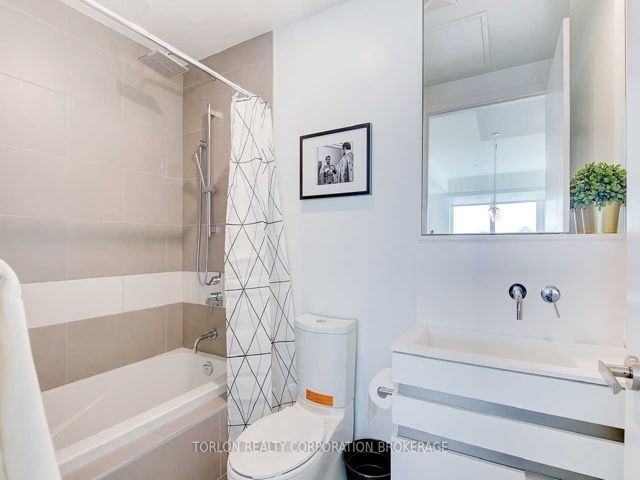 5206 - 197 Yonge St