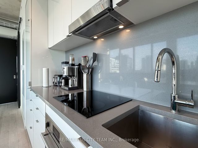 909 - 21 Lawren Harris Sq