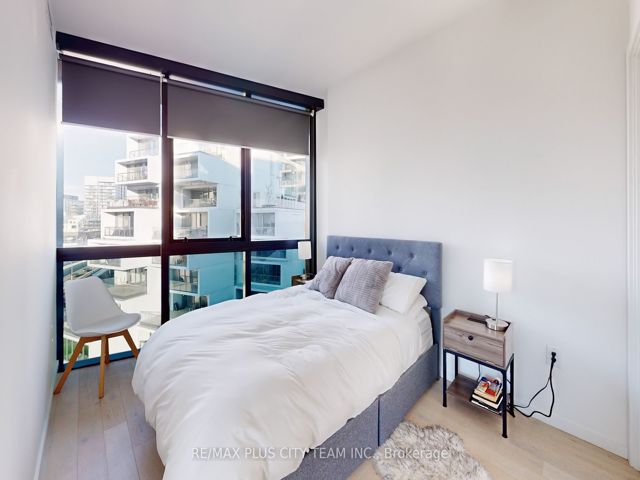 909 - 21 Lawren Harris Sq