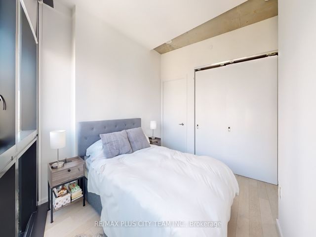 909 - 21 Lawren Harris Sq