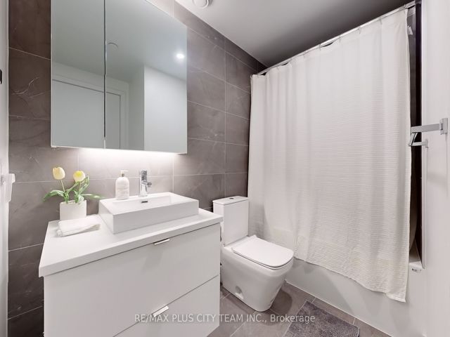 909 - 21 Lawren Harris Sq