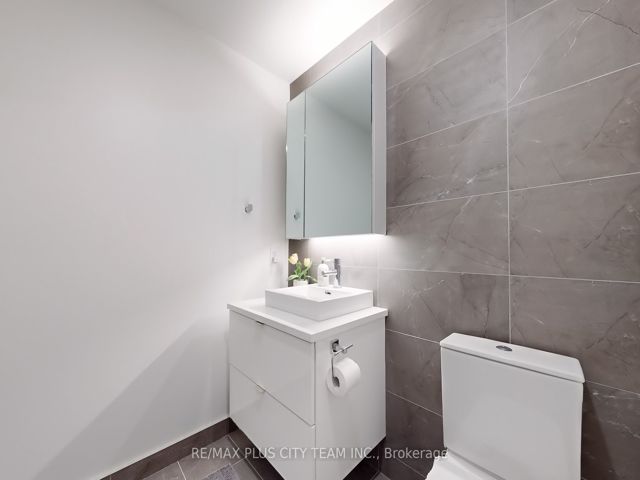 909 - 21 Lawren Harris Sq