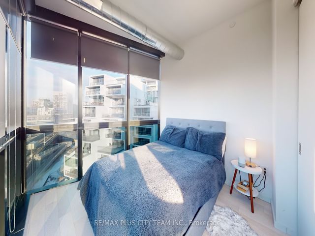 909 - 21 Lawren Harris Sq