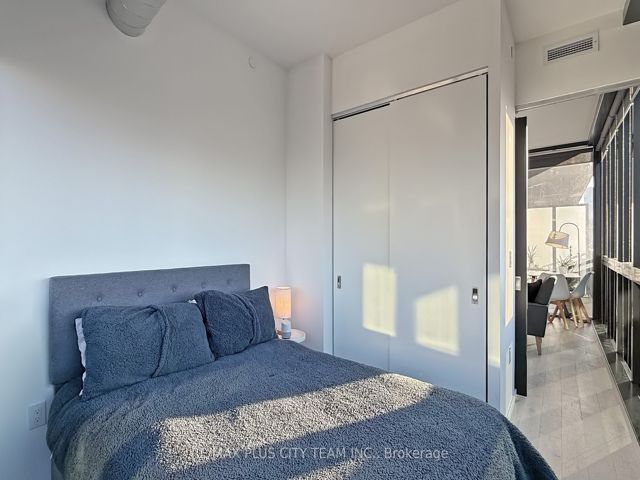 909 - 21 Lawren Harris Sq
