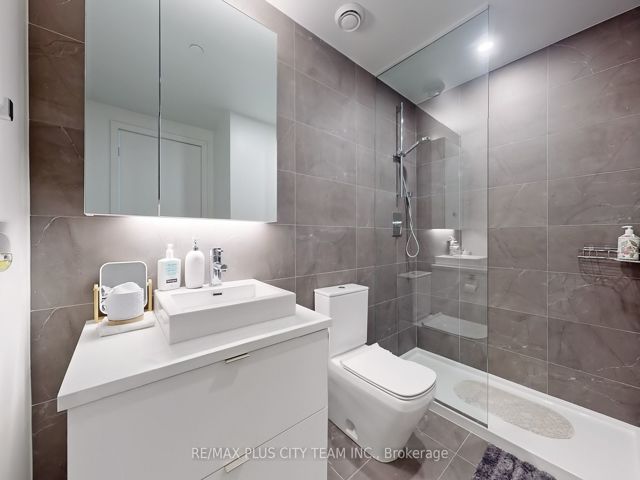 909 - 21 Lawren Harris Sq