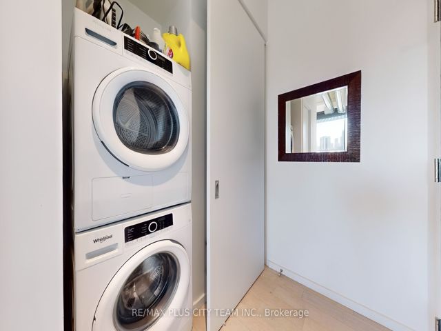 909 - 21 Lawren Harris Sq