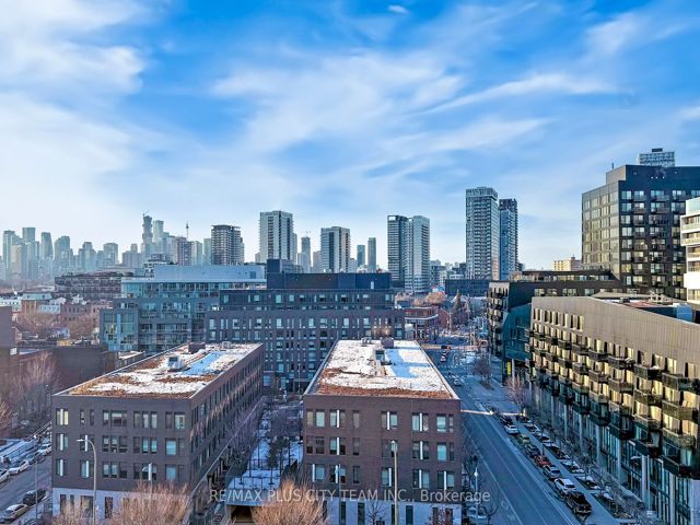 909 - 21 Lawren Harris Sq