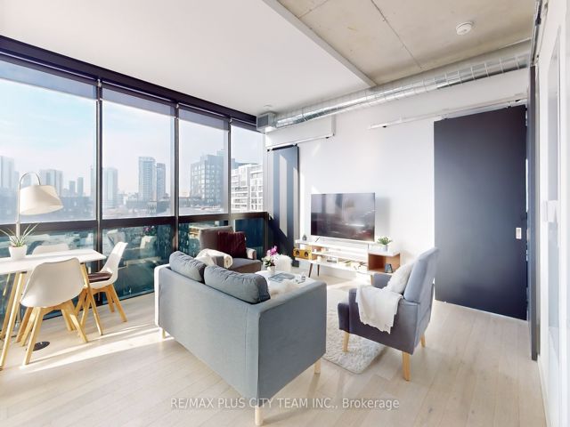 909 - 21 Lawren Harris Sq