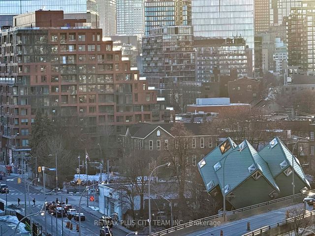 909 - 21 Lawren Harris Sq