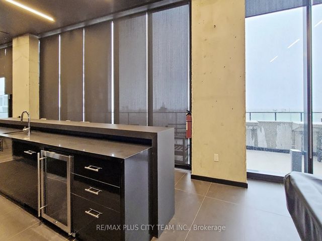 909 - 21 Lawren Harris Sq