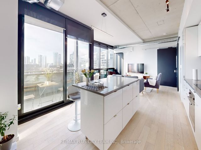 909 - 21 Lawren Harris Sq