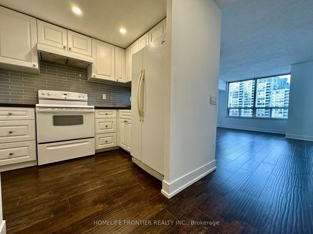 808 - 7 Bishop Ave