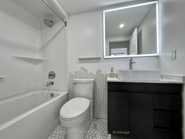 808 - 7 Bishop Ave