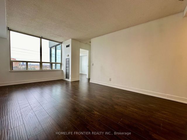 808 - 7 Bishop Ave
