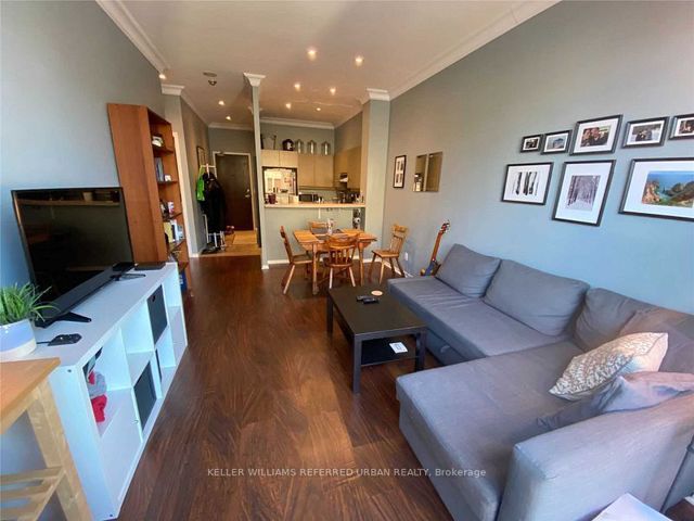 1216 - 7 King St E