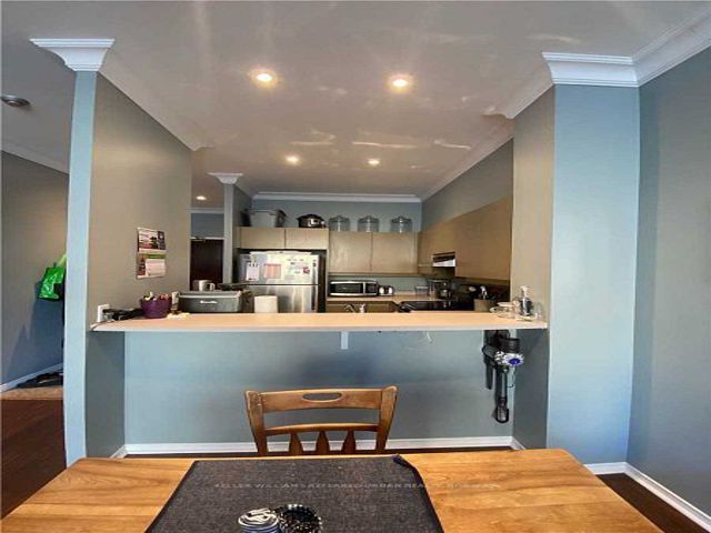 1216 - 7 King St E