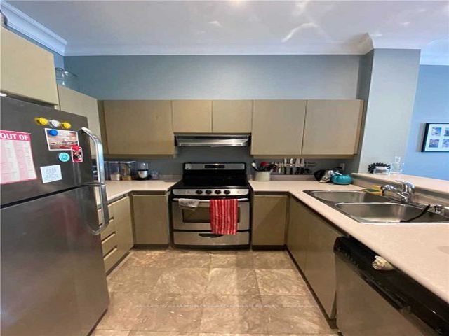 1216 - 7 King St E