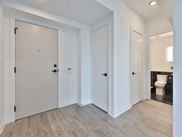 3405 - 327 King St W